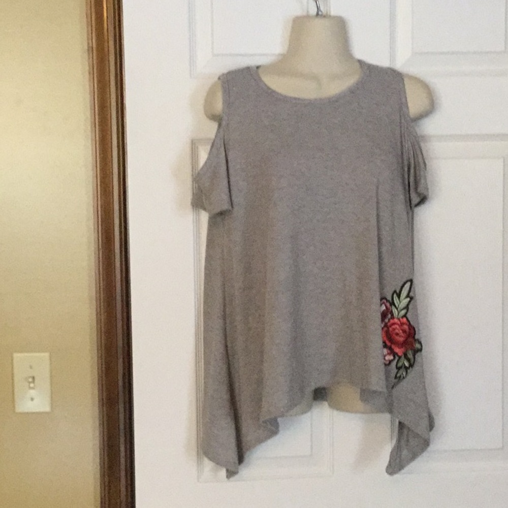 Arabella Grey Top NWT